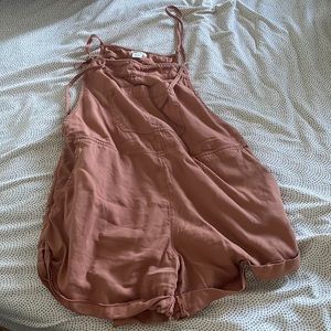 Adorable burnt orange/peach romper billabong, medium but fits like a small